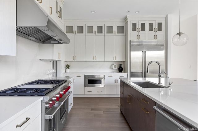 1 Sequoia Circle, Manhasset, NY 11030