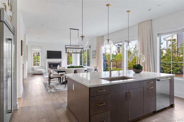 1 Sequoia Circle, Manhasset, NY 11030