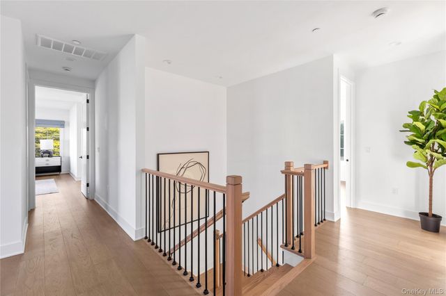 1 Sequoia Circle, Manhasset, NY 11030