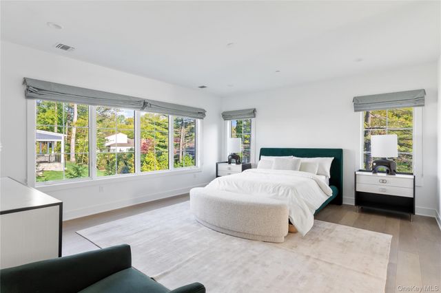 1 Sequoia Circle, Manhasset, NY 11030