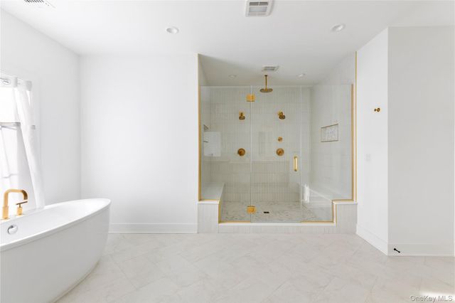 1 Sequoia Circle, Manhasset, NY 11030