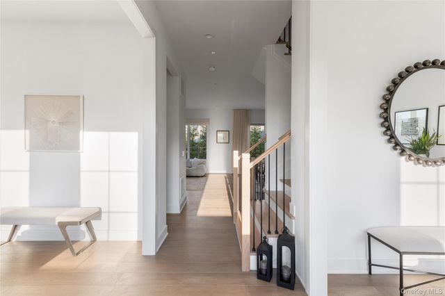 1 Sequoia Circle, Manhasset, NY 11030