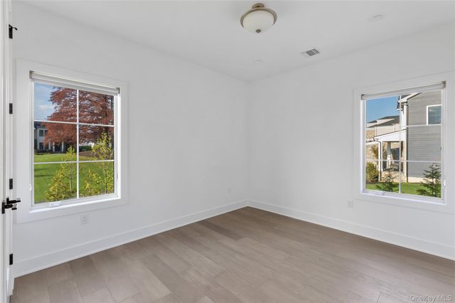 1 Sequoia Circle, Manhasset, NY 11030
