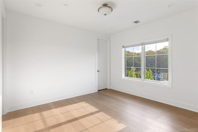 1 Sequoia Circle, Manhasset, NY 11030