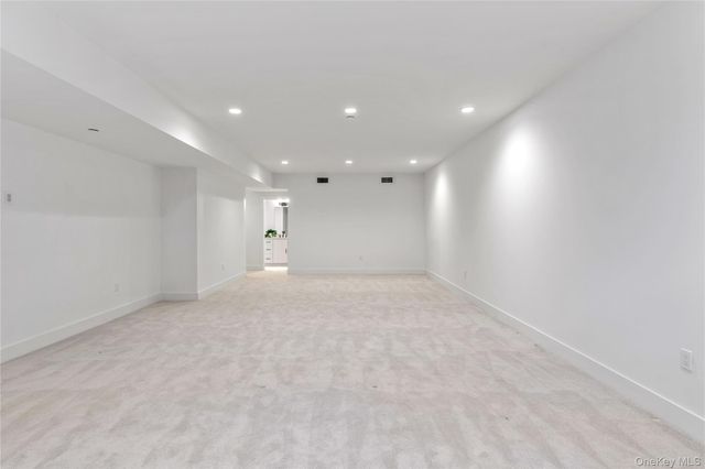 1 Sequoia Circle, Manhasset, NY 11030