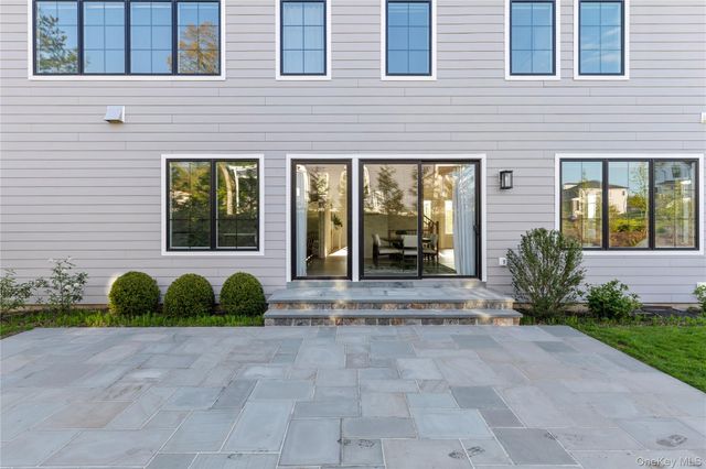 1 Sequoia Circle, Manhasset, NY 11030