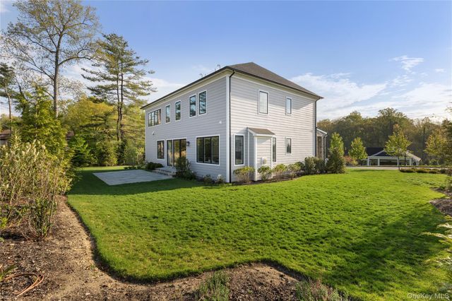 1 Sequoia Circle, Manhasset, NY 11030