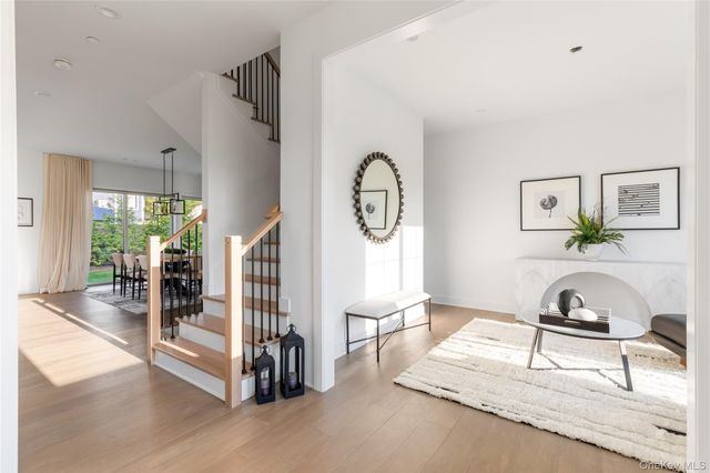 1 Sequoia Circle, Manhasset, NY 11030