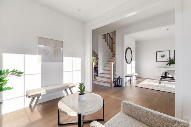 1 Sequoia Circle, Manhasset, NY 11030