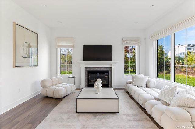 1 Sequoia Circle, Manhasset, NY 11030