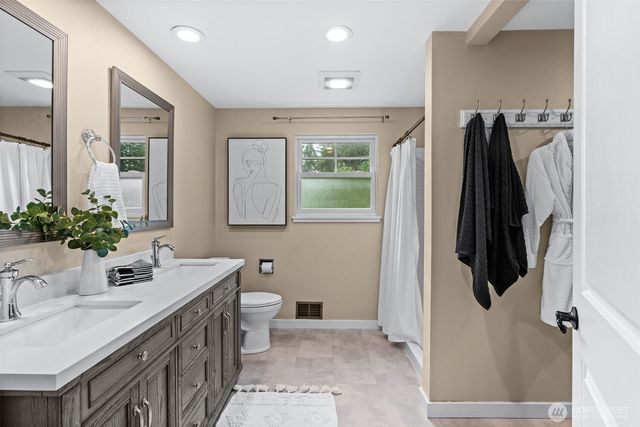 4806 95th Avenue W, University Place, WA 98467