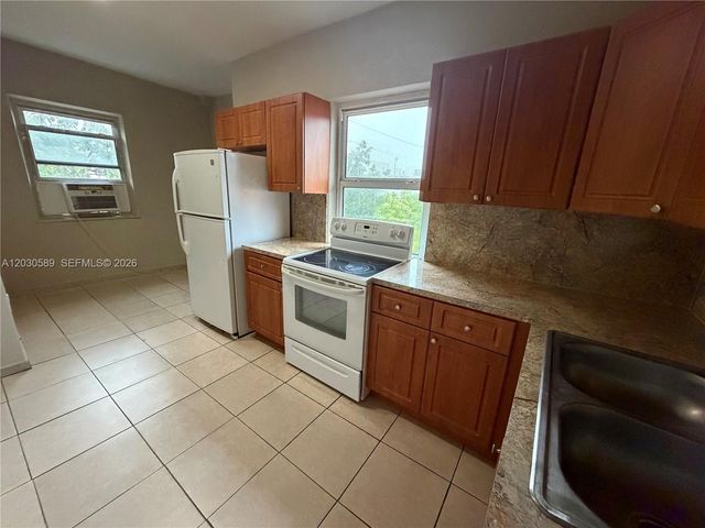 1422 NW 26th Avenue top, Miami, FL 33125