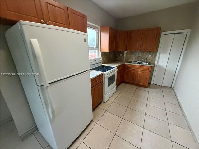 1422 NW 26th Avenue top, Miami, FL 33125