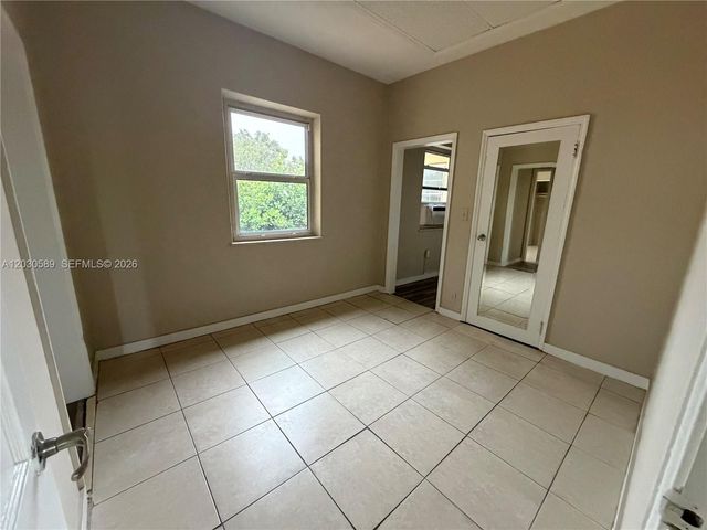 1422 NW 26th Avenue top, Miami, FL 33125