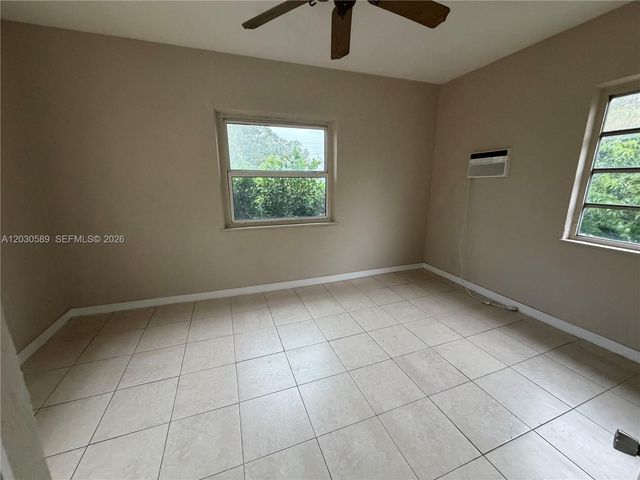 1422 NW 26th Avenue top, Miami, FL 33125