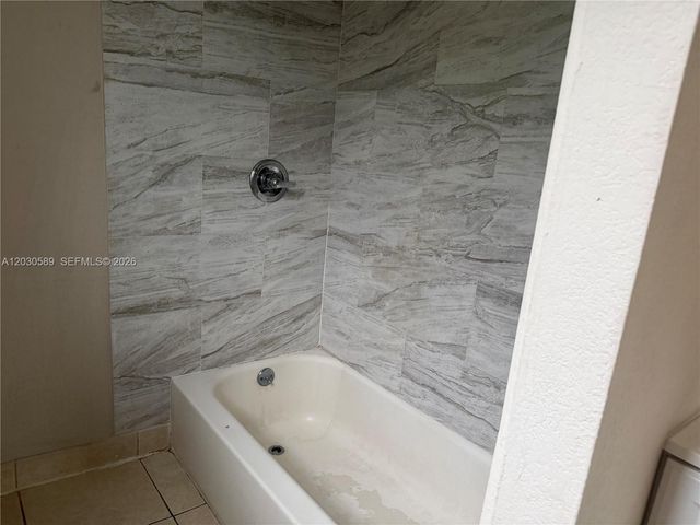 1422 NW 26th Avenue top, Miami, FL 33125