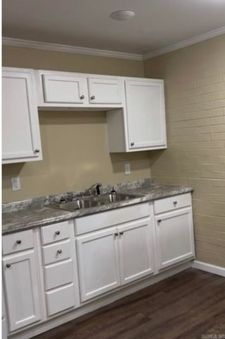 3009 S Ash Street, Pine Bluff, AR 71603