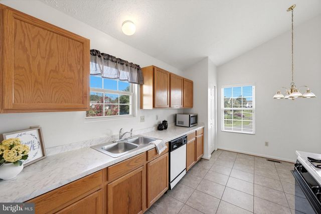 123 FAIRFAX DR, Stephens City, VA 22655