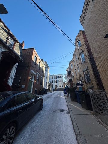 2 Shepherd Ave 3, Boston, MA 02115