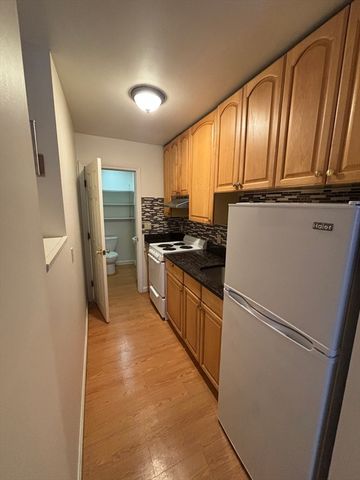2 Shepherd Ave 3, Boston, MA 02115