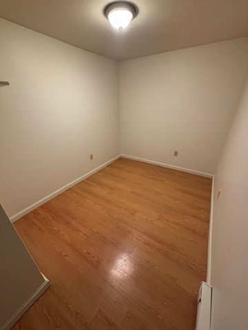 2 Shepherd Ave 3, Boston, MA 02115