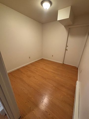 2 Shepherd Ave 3, Boston, MA 02115