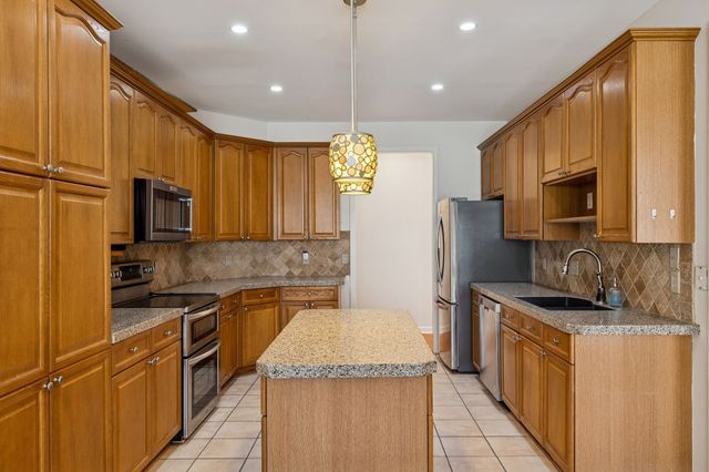 2205 Maple Grove Ln, Nashville, TN 37211