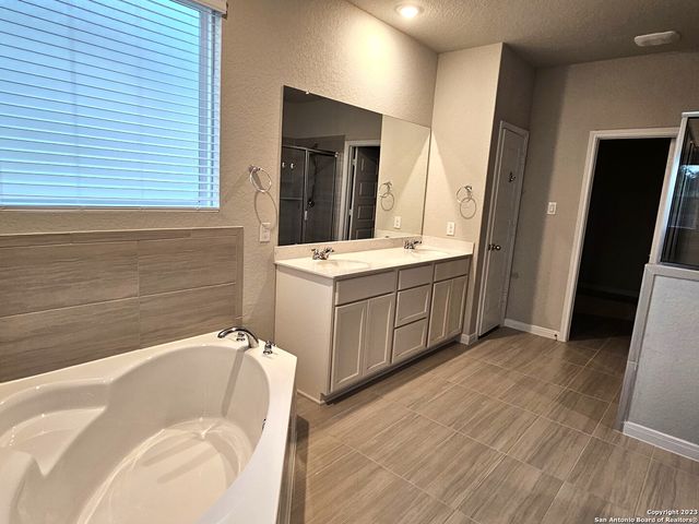 12549 ROTHAU DR, Schertz, TX 78154