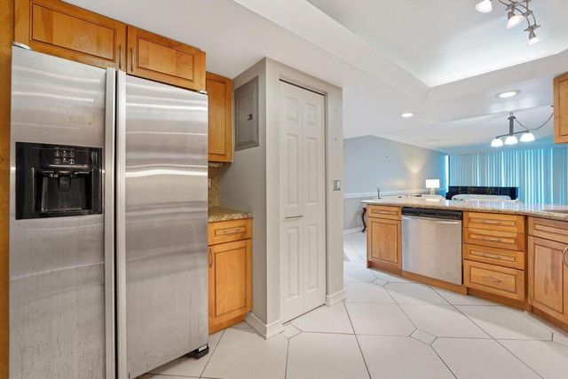 2400 Presidential Way 1206, West Palm Beach, FL 33401