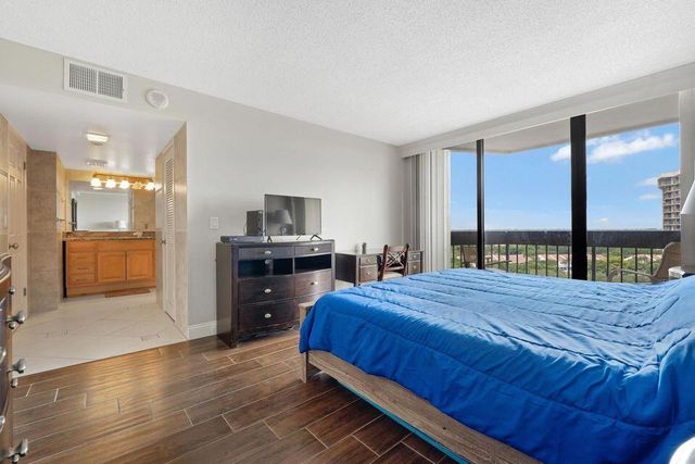 2400 Presidential Way 1206, West Palm Beach, FL 33401