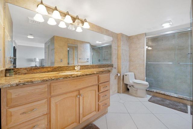 2400 Presidential Way 1206, West Palm Beach, FL 33401