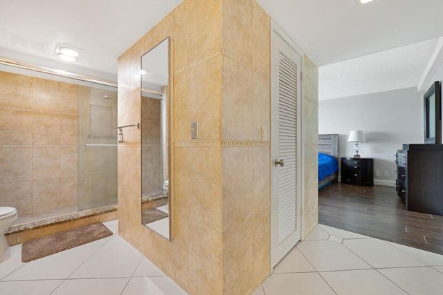 2400 Presidential Way 1206, West Palm Beach, FL 33401