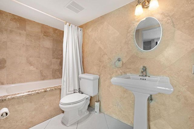 2400 Presidential Way 1206, West Palm Beach, FL 33401
