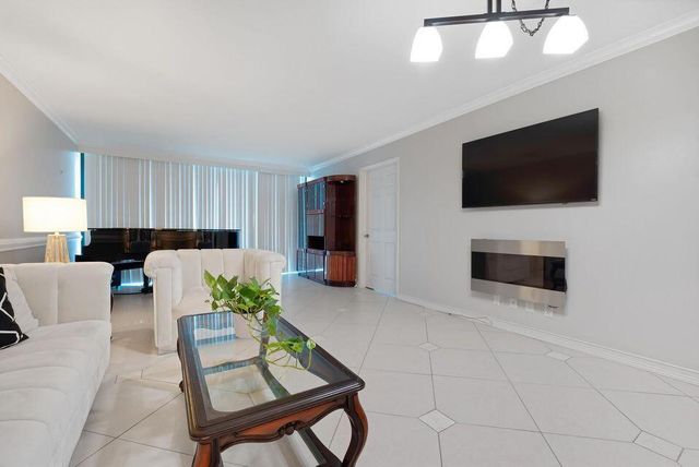 2400 Presidential Way 1206, West Palm Beach, FL 33401