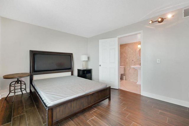 2400 Presidential Way 1206, West Palm Beach, FL 33401