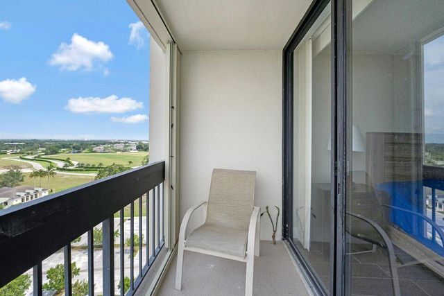 2400 Presidential Way 1206, West Palm Beach, FL 33401