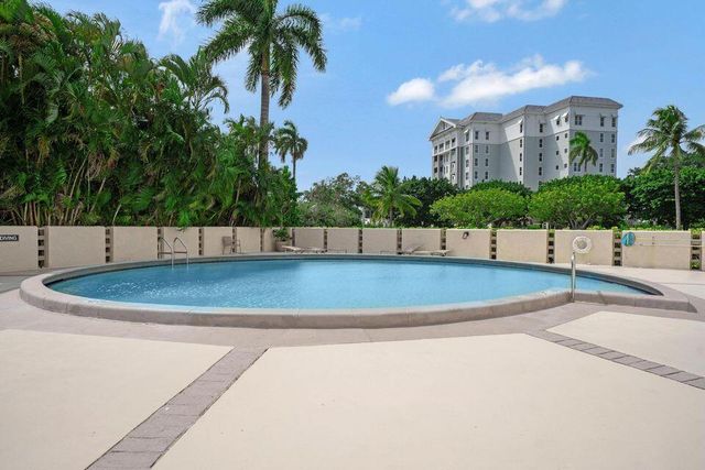 2400 Presidential Way 1206, West Palm Beach, FL 33401