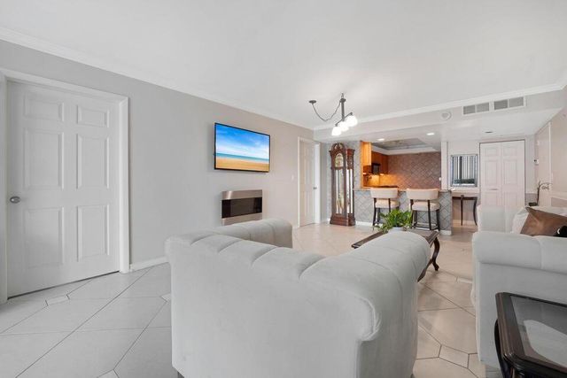 2400 Presidential Way 1206, West Palm Beach, FL 33401