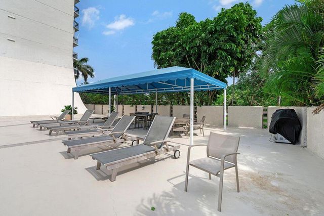 2400 Presidential Way 1206, West Palm Beach, FL 33401
