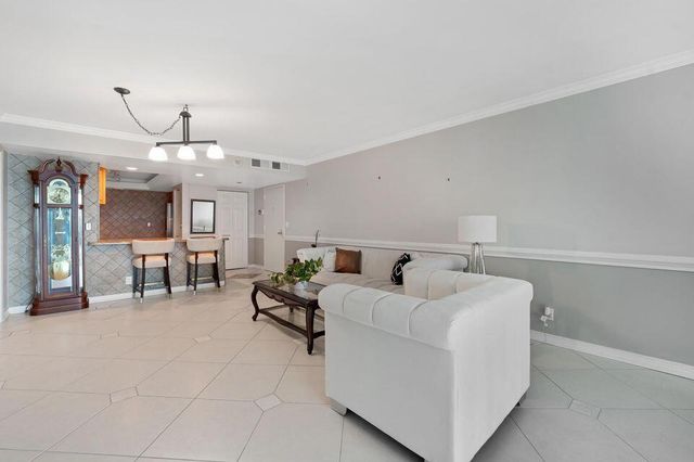 2400 Presidential Way 1206, West Palm Beach, FL 33401