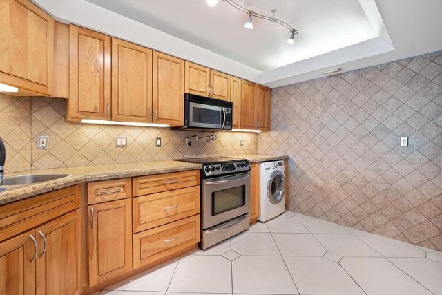 2400 Presidential Way 1206, West Palm Beach, FL 33401