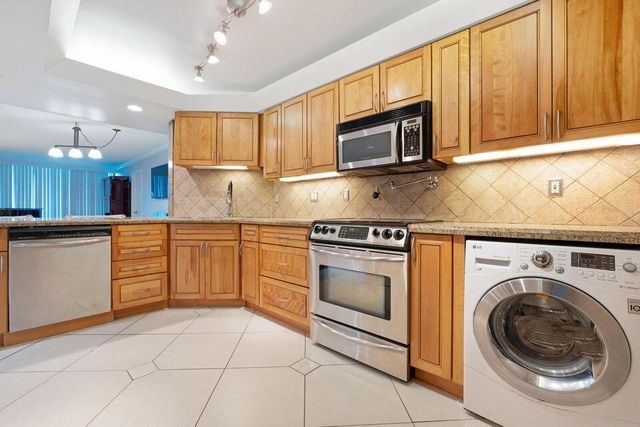 2400 Presidential Way 1206, West Palm Beach, FL 33401