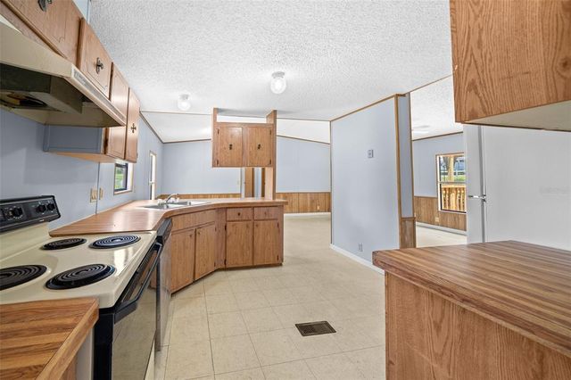 1683 SE 160TH TERRACE, Ocklawaha, FL 32179