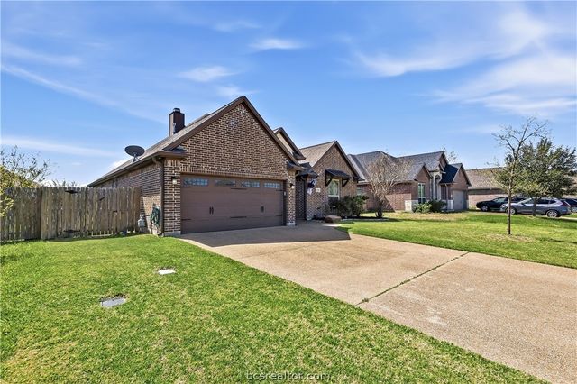 2129 Chestnut Oak Circle, College Station, TX 77845