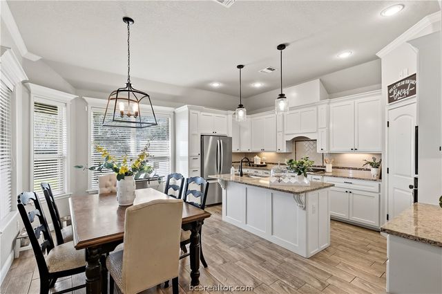 2129 Chestnut Oak Circle, College Station, TX 77845