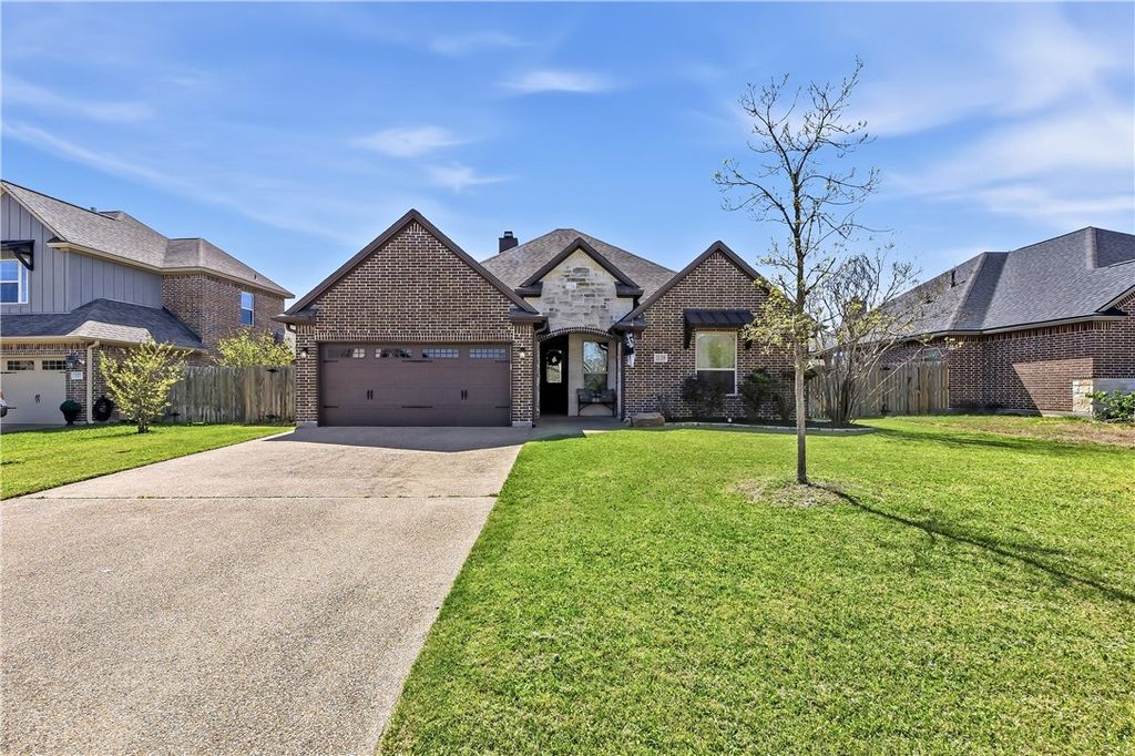 2129 Chestnut Oak Circle, College Station, TX 77845