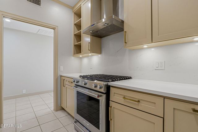 1077 LOS JARDINES Circle, El Paso, TX 79912