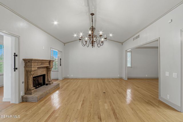 1077 LOS JARDINES Circle, El Paso, TX 79912