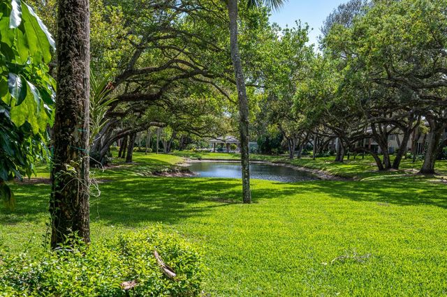 101 W Park Shores Circle 2, Indian River Shores, FL 32963