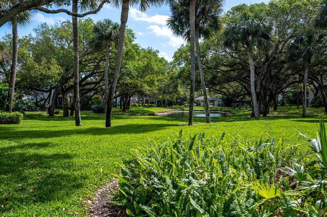 101 W Park Shores Circle 2, Indian River Shores, FL 32963